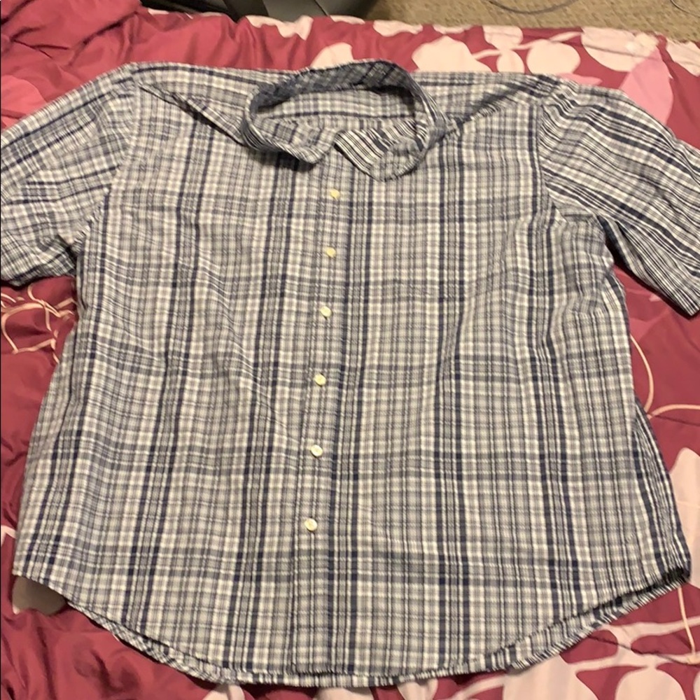 Men’s black and white plaid button up shirt